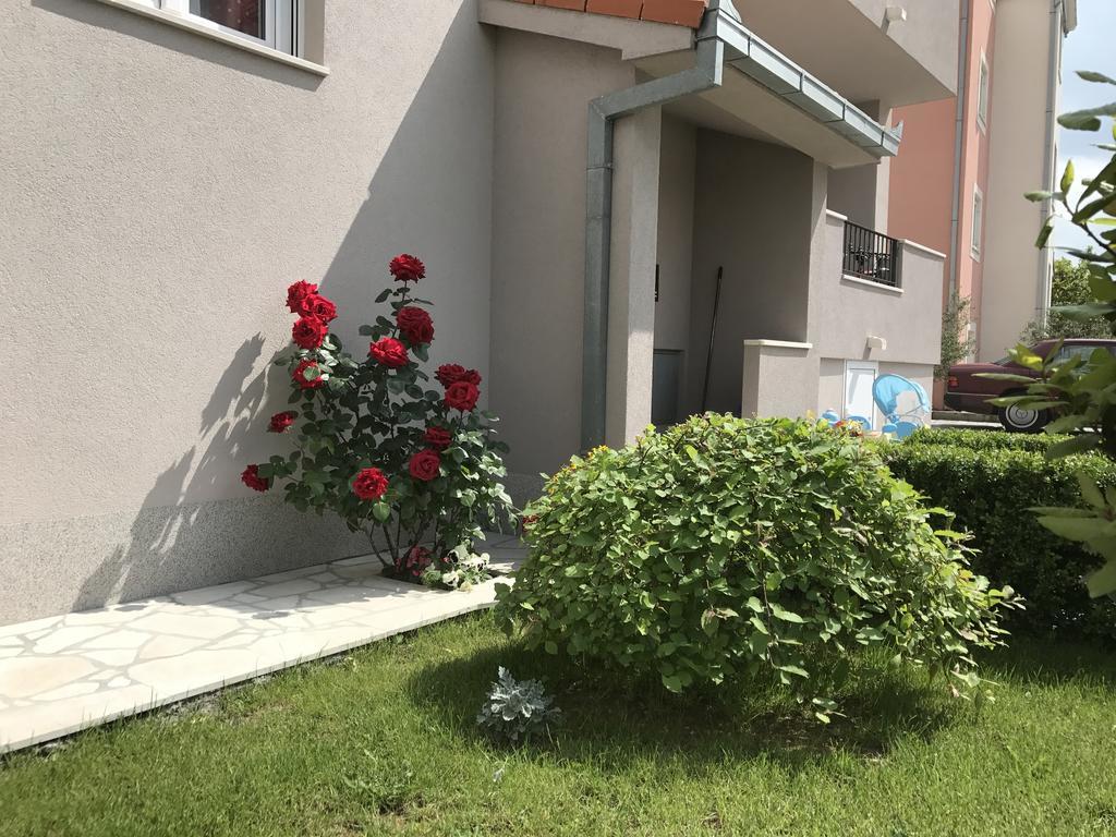 Apartment Karla&Nella Stobreč Exterior foto